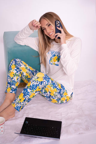 Cremefarbener/Augusto-gemusterter Pyjama mit Hose