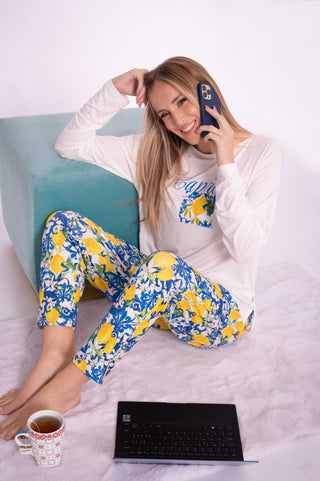 Cremefarbener/Augusto-gemusterter Pyjama mit Hose